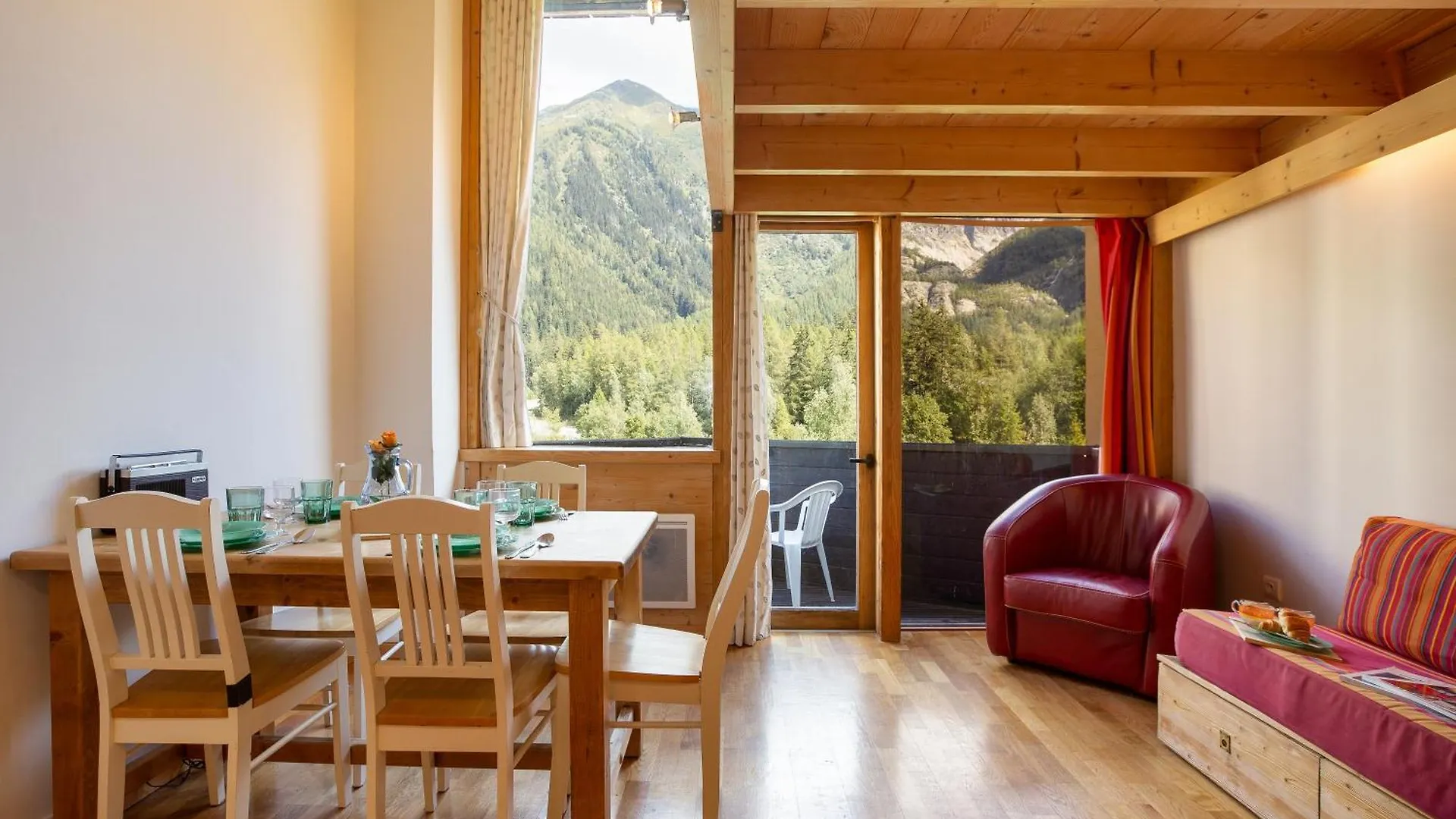 Residence Grand Roc - Ancolies 220 - Happy Rentals Chamonix Apartment